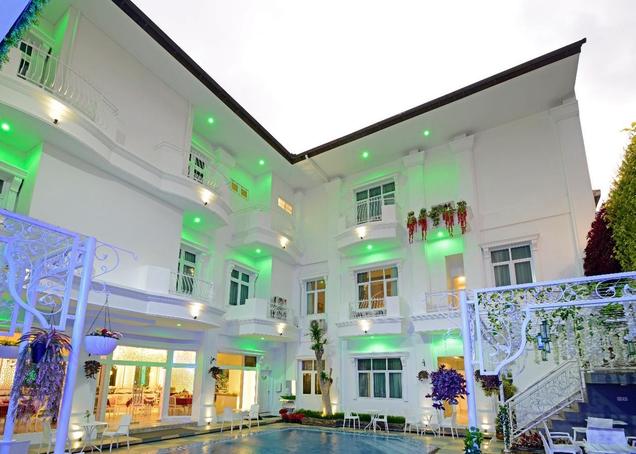 Sahira Butik Pakuan Syariah Hotel Богор Екстериор снимка